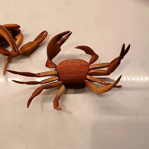 Hand carved wooden crab 🦀 and lobster 🦞. Hand made in the Bahamas - Picture 8 of 11